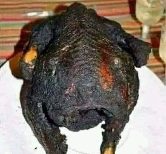 Xắn tay vào bếp song không phải ai cũng đủ khéo léo để cho ra mắt siêu phẩm. Dạo quanh hội nhóm hơn 1 triệu thành viên, không khó bắt gặp hình ảnh những món ăn thảm họa.