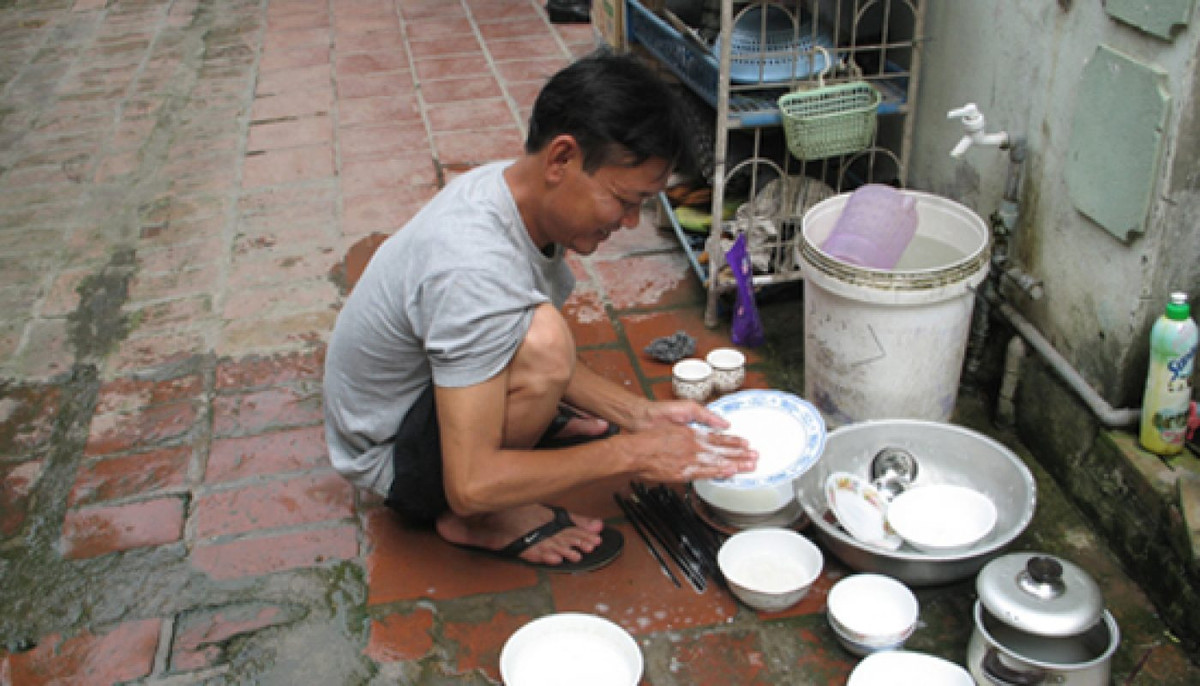 Thôi thì vợ "ghét bếp, không yêu nhà" thì chồng đảm đang để giữ tổ ấm hạnh phúc.