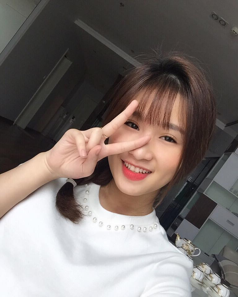 Mặc dù có ngoại hình thu hút nhưng hot girl Thái Nguyên cho biết không có ý định làm nghệ thuật hay mẫu ảnh. Cô muốn làm công việc trong lĩnh vực ngân hàng theo đúng ngành học.