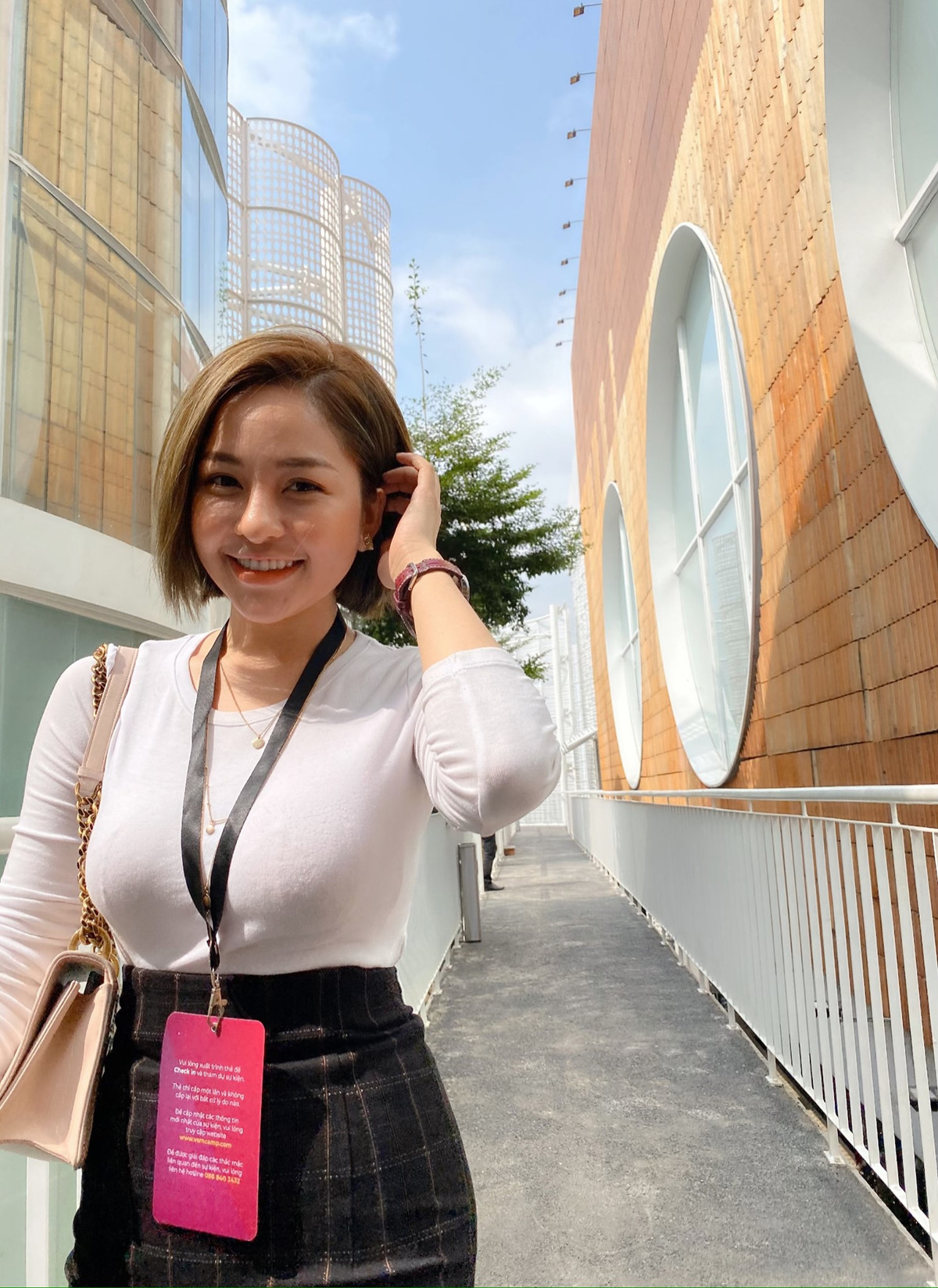 Sau khi nổi tiếng, bên cạnh công việc bán thuốc, Trâm Anh dần dấn thân vào showbiz khi tham gia đóng phim, mẫu ảnh,....Nhờ nhan sắc xinh đẹp, cô nàng được nhiều người biết đến và yêu mến.