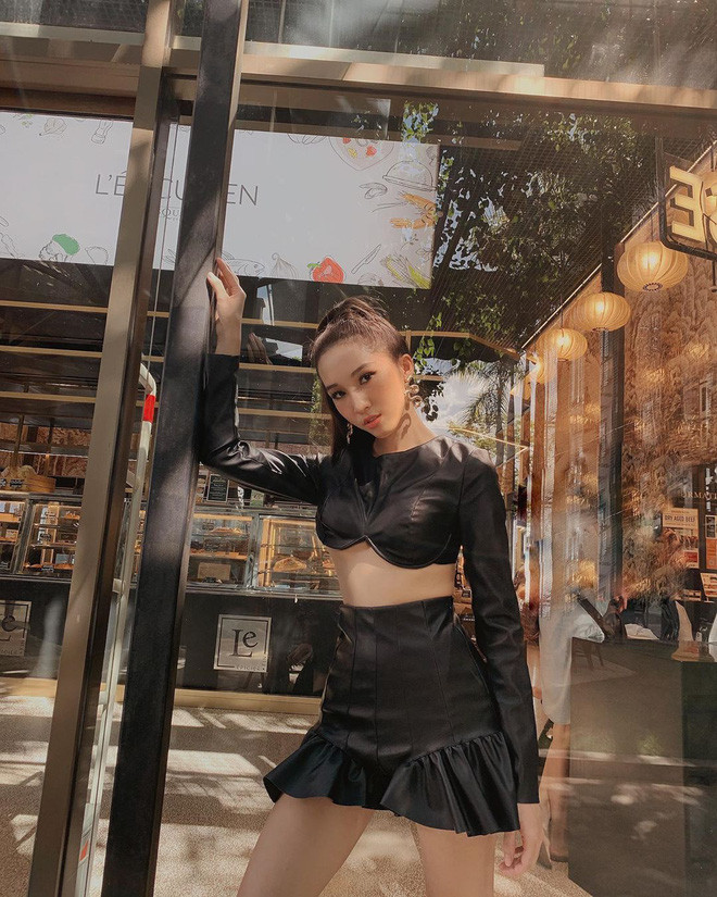 Emily được biết tới là một nữ ca sĩ tiêu biểu của dòng nhạc Underground với phong cách quyến rũ, cá tính.