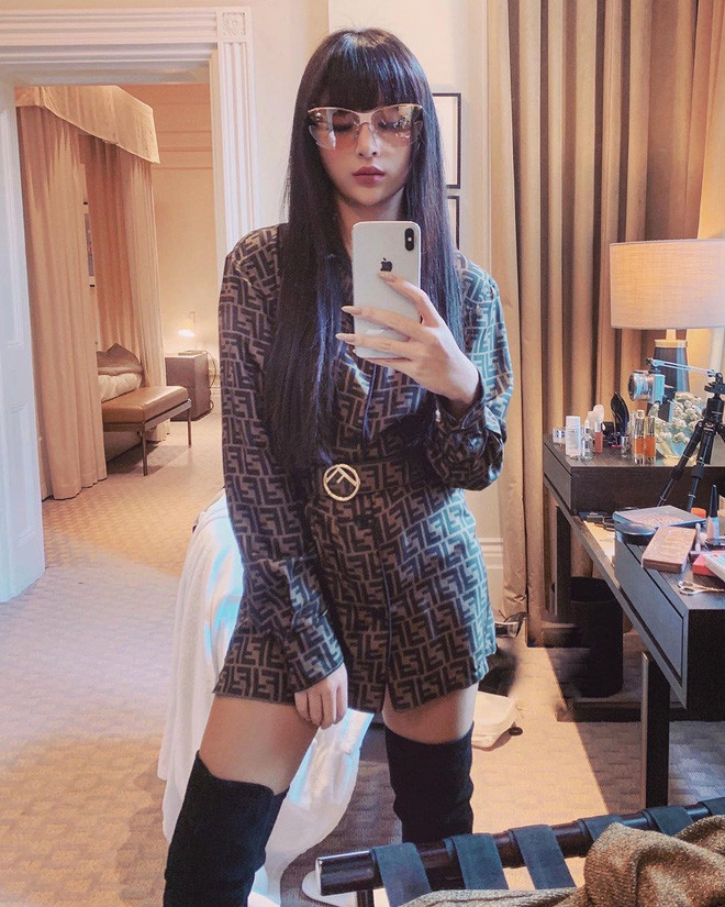 Ngoài ra, Huyền Baby còn nổi tiếng là "tay chơi" hàng hiệu hơn đứt khá nhiều ngôi sao Vbiz.