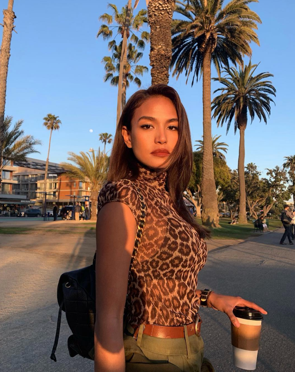 Samantha Richelle sở hữu ngoại hình cuốn hút với gương mặt rất Tây, làn da bánh mật cùng thân hình sexy. Nếu không nói, không ai biết cô nàng đã trải qua một lần sinh nở.