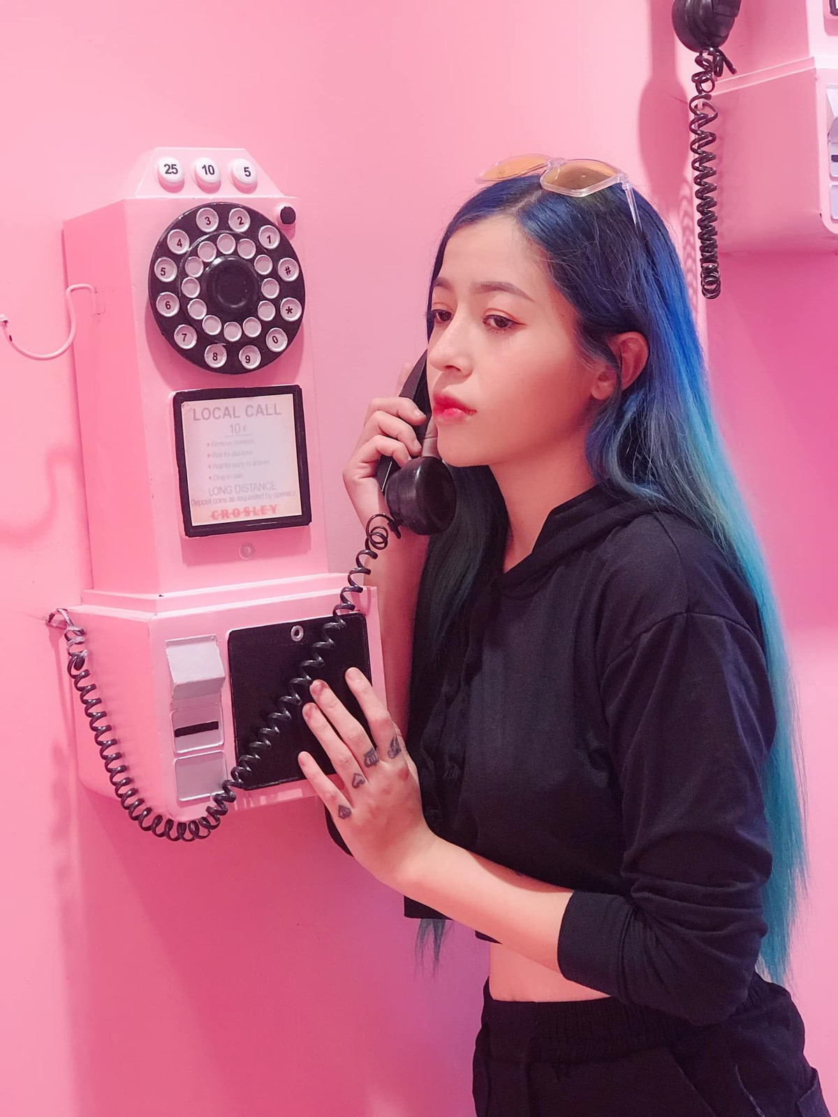 Cô nàng xinh đẹp này còn chứng tỏ mình là cô nàng đa tài khi vừa có năng khiếu diễn xuất, hát hay cùng khả năng vũ đạo cực kì ổn.