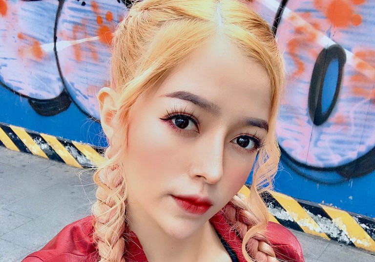 Linh Barbie có tên thật Nguyễn Diệu Linh, sinh năm 1994, quê ở An Giang , hiện cô đang làm diễn viên, người mẫu tự do tại TP HCM.