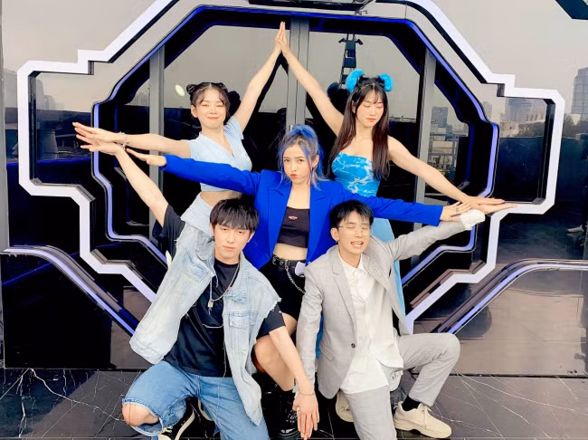 Nội dung kênh của Linh Barbie luôn có sự định hướng rõ ràng dựa trên sở thích cá nhân, đam mê diễn xuất. Nhà sáng tạo trẻ tuổi này thường xuyên chia sẻ các video lên tiếng cho phái nữ, hướng dẫn cách tự vệ khi ra đường, các bí quyết để trở nên tự tin, xinh đẹp hơn,...