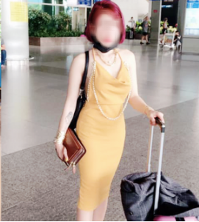 Trước đó, vào tối 25/2, N.T.T từ Hàn Quốc trở về Việt Nam ở cảng hàng không Tân Sơn Nhất. Khi đang ở sân bay, cô nàng đã livestream khoe trốn được cách ly, dễ dàng "qua mặt" an ninh dù đã từng ở Daegu, tâm dịch Covid-19 của Hàn Quốc thời điểm đó.