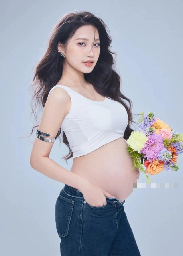 Ngoài phần bụng "to vượt mặt", Hải My không có quá nhiều thay đổi về vóc dáng so với thời điểm còn là thiếu nữ.