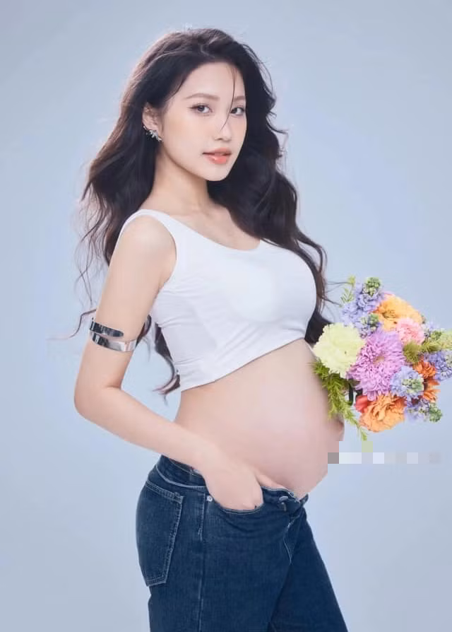 Ngoài phần bụng "to vượt mặt", Hải My không có quá nhiều thay đổi về vóc dáng so với thời điểm còn là thiếu nữ.