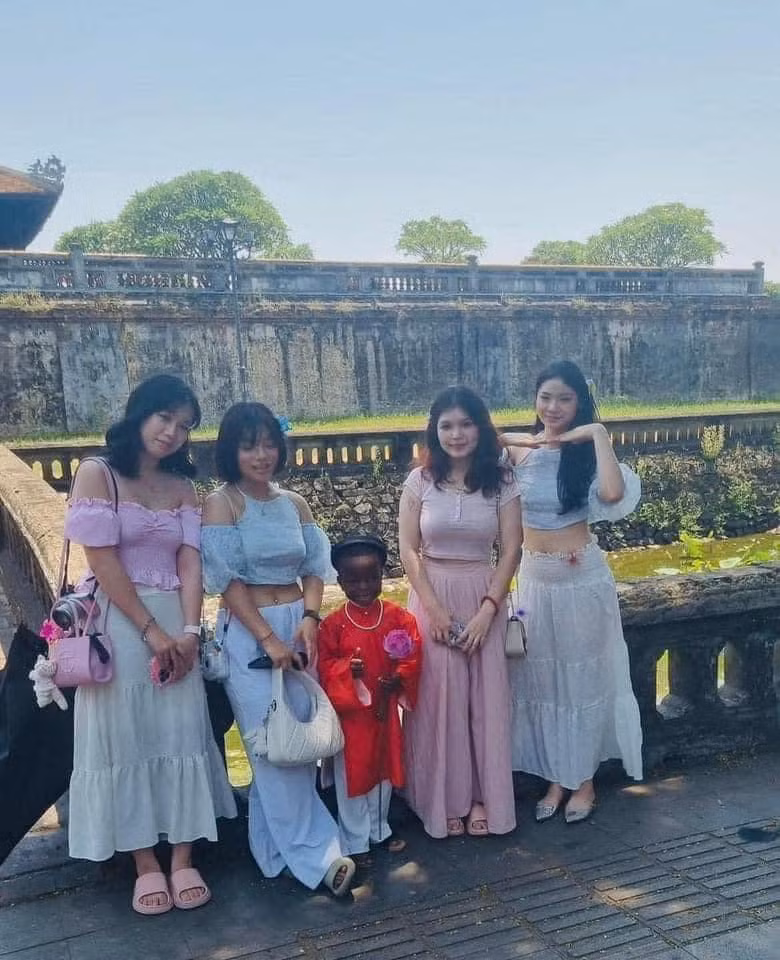 Rất nhiều người đã đến để được chụp ảnh cùng "idol giới trẻ".