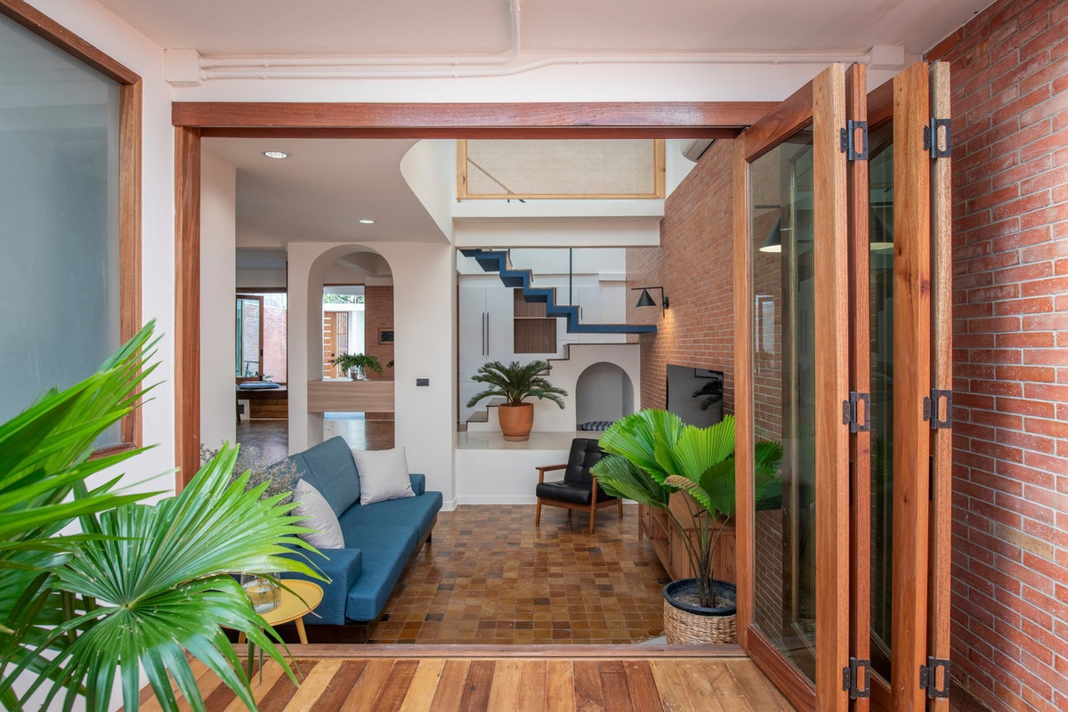 ở góc nhà, một số cây xanh được thiết kế tạo cảm giác gần gũi hơn với thiên nhiên.