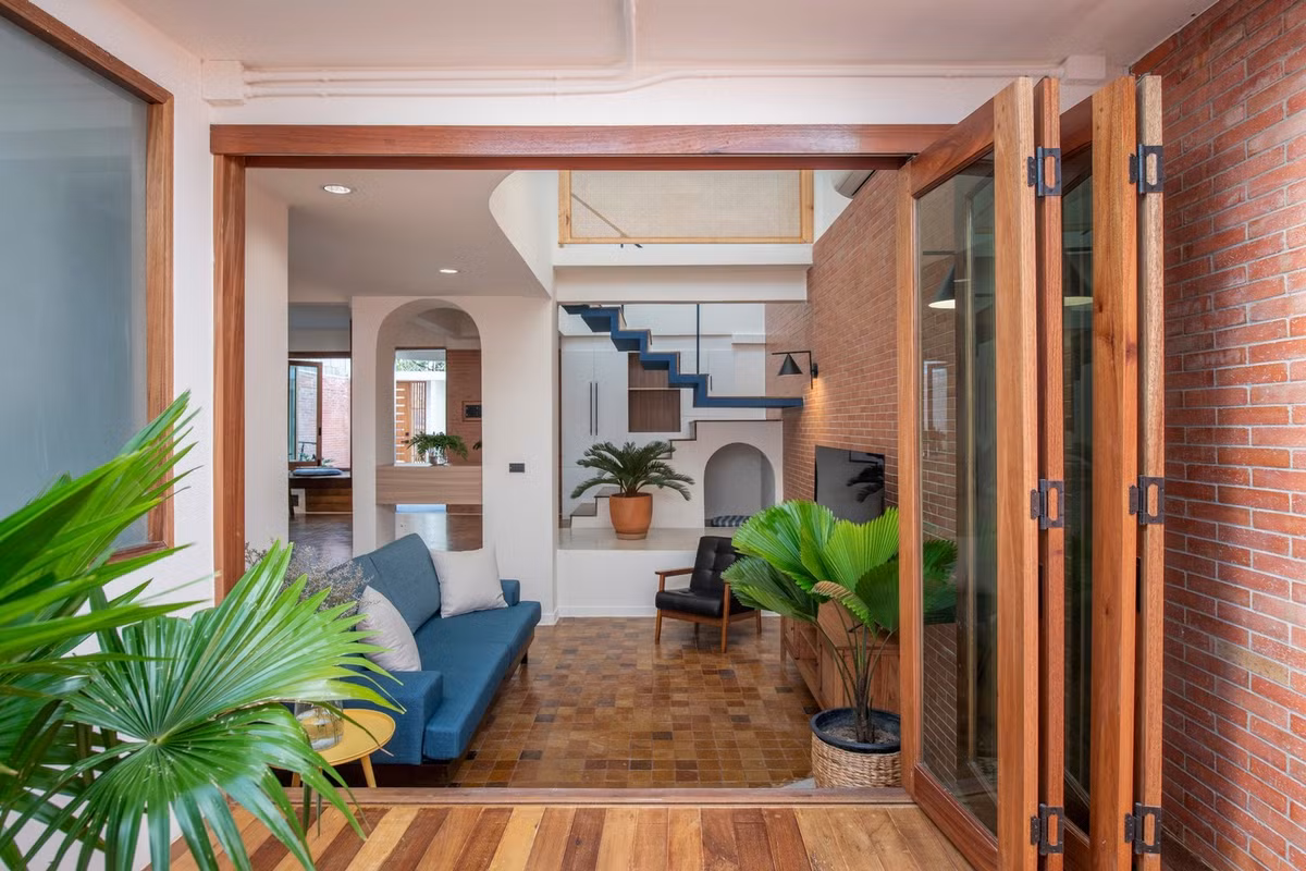 ở góc nhà, một số cây xanh được thiết kế tạo cảm giác gần gũi hơn với thiên nhiên.