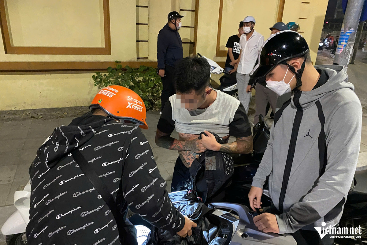 Quen trên TikTok rồi rủ nhau đi "cháy phố" xuyên đêm Quen tren TikTok roi ru nhau di