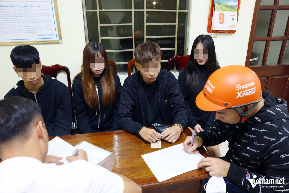 Quen trên TikTok rồi rủ nhau đi "cháy phố" xuyên đêm - Hình 2 Quen tren TikTok roi ru nhau di