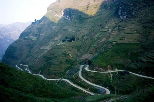 Được mệnh danh là vua của tất cả những con đường đèo ở Việt Nam, đèo Mã Pí Lèng ở Hà Giang được xem là cung phượt đẹp bậc nhất vùng núi phía Bắc. Đây là nơi nhiều bạn mê phượt hẹn nhau cùng chinh phục khi được nghỉ Tết Nguyên đán.