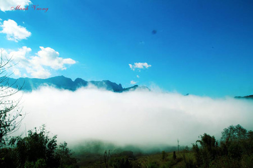 Đèo Ô Quy Hồ, còn có tên là đèo Hoàng Liên Sơn, hay đèo Mây, nối liền hai tỉnh Lai Châu và Lào Cai, được xem là con đèo hùng vĩ bậc nhất miền Bắc với chiều dài gần 50km.