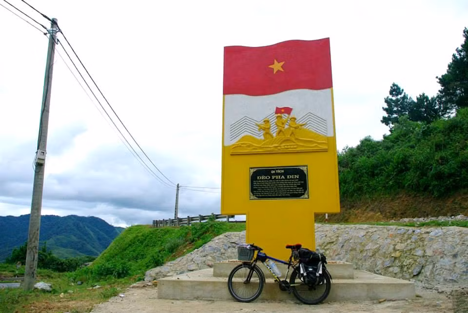 Đèo Pha Đin cũng là điểm đến lý thú cho các phượt thủ thích chinh phục.