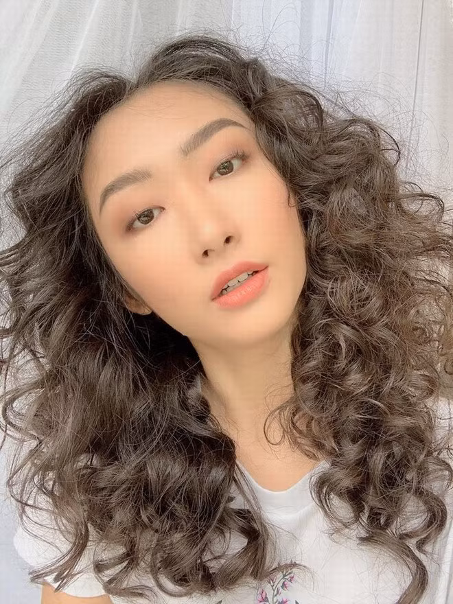 Thiếu tình cảm của người bố từ nhỏ nên Thanh Khoa luôn tin tưởng và yêu thương anh chàng này hết lòng. Tuy nhiên dù có tuyệt vọng, đau đớn thì Thanh Khoa quyết định chấp nhận và từ bỏ người con trai không phù hợp với mình. Chính điều này giúp cô có thêm động lực và ngày càng mạnh mẽ hơn trong cuộc sống.