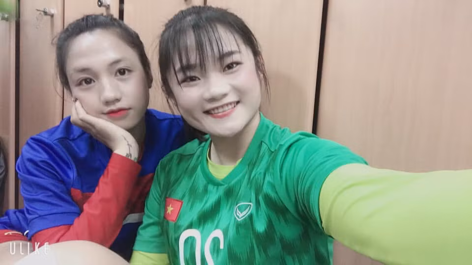 Duyên bắt đầu sự nghiệp sân cỏ từ năm 2012, chơi ở vị trí hậu vệ và tiền vệ trung tâm. Mùa giải 2017, cô gái nhỏ được HLV Nguyễn Thế Cường đưa lên chơi ở đội 1 Phong Phú Hà Nam và là một nhân tố mới gây ấn tượng mạnh cho khán giả.