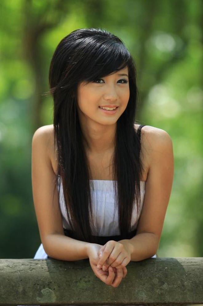 Hồi đó, Ly Sage đã nổi tiếng khắp Hà Thành vì sở hữu gương mặt khả ái và mái tóc sư tử sành điệu lúc bấy giờ.