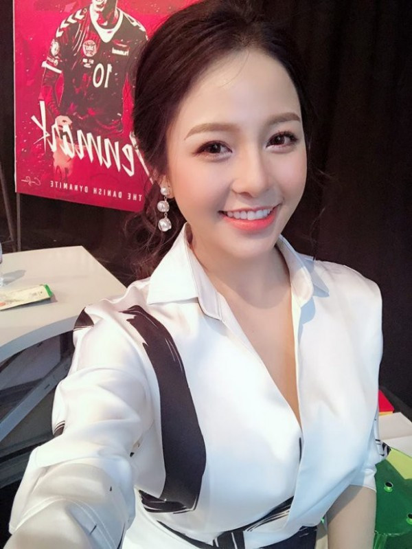 Vốn sở hữu vóc dáng đẹp và chuẩn nhưng sau một thời gian bị stress và ăn uống thả phanh nên Trâm Anh đã tăng cân chóng mặt, đặc biệt là vòng 2 ngấn mỡ.