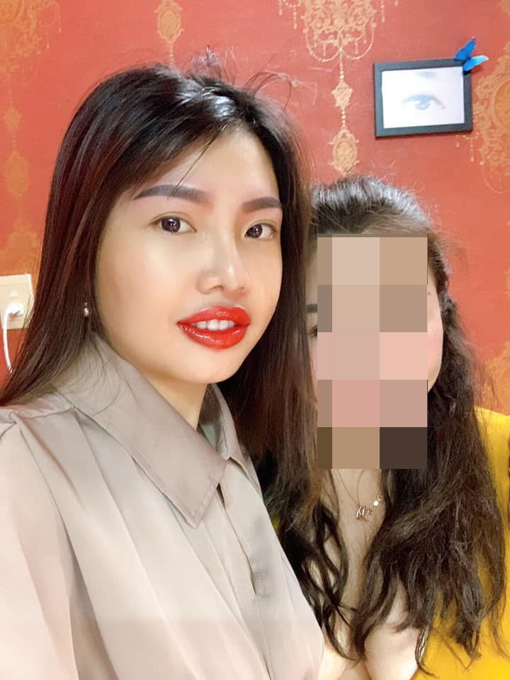 Tuy nhiên có vẻ như do mới làm xong, phần màu xăm vẫn bị đậm và đường nét chưa được hài hòa với gương mặt nên cư dân mạng đã có những lời chê bai, không hài lòng về nhan sắc mới này của "Phượng Thị Nở".