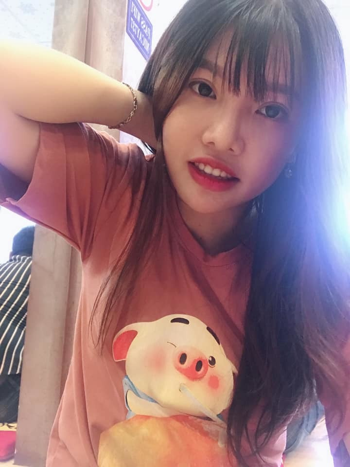 Kể từ sau khi li hôn với chồng cũ, Quách Phượng vẫn lẻ bóng và chưa xuất hiện chàng trai nào bên cạnh.