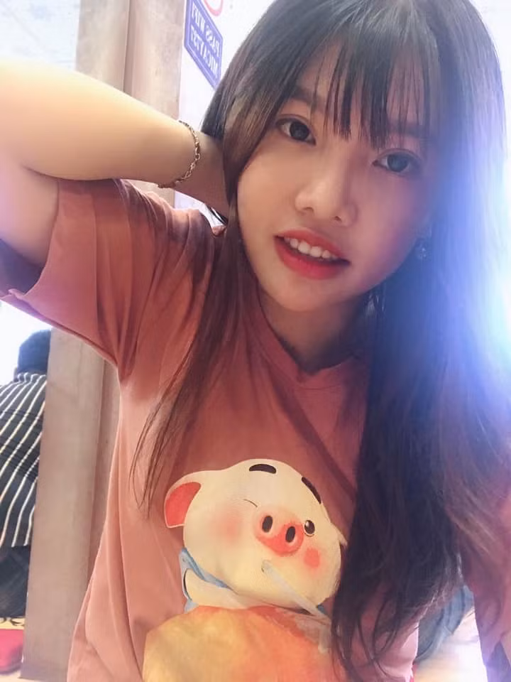 Kể từ sau khi li hôn với chồng cũ, Quách Phượng vẫn lẻ bóng và chưa xuất hiện chàng trai nào bên cạnh.