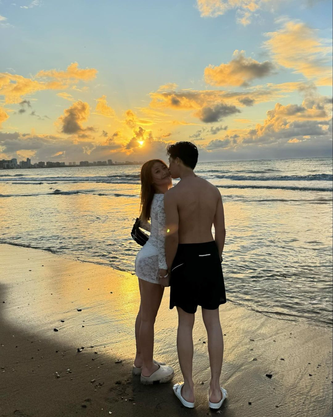 Bên cạnh đó, Phạm Như Phương thừa nhận do bản thân thiếu hiểu biết và thiếu quan sát, không tìm hiểu kỹ ý nghĩa của các bức tranh nên đã vô tình chia sẻ khiến cộng đồng mạng phẫn nộ, bất bình. Cựu vận động viên Thể dục dụng cụ cũng lên tiếng xin lỗi và xin nhận trách nhiệm vì sơ suất của mình, cam kết không có hành động tương tự trong tương lai.