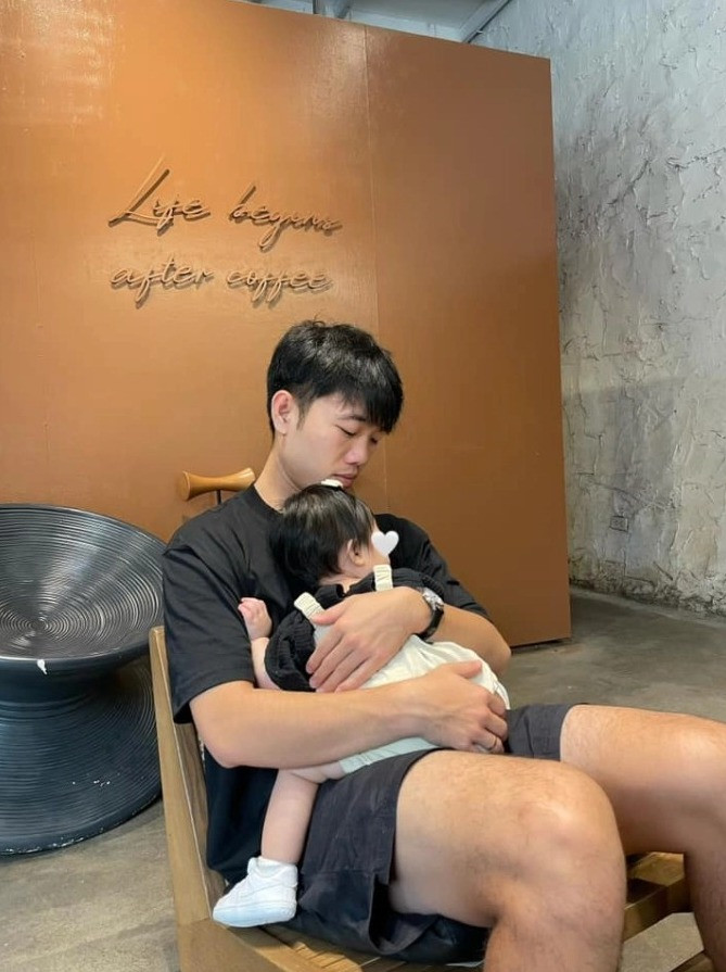 Năm 2018, thời điểm Lương Xuân Trường và các đồng đội được người hâm mộ dành tình cảm đặc biệt sau Vòng chung kết U23 châu Á, chuyện tình cảm của anh và bạn gái Ngô Mai Nhuệ Giang cũng được quan tâm.