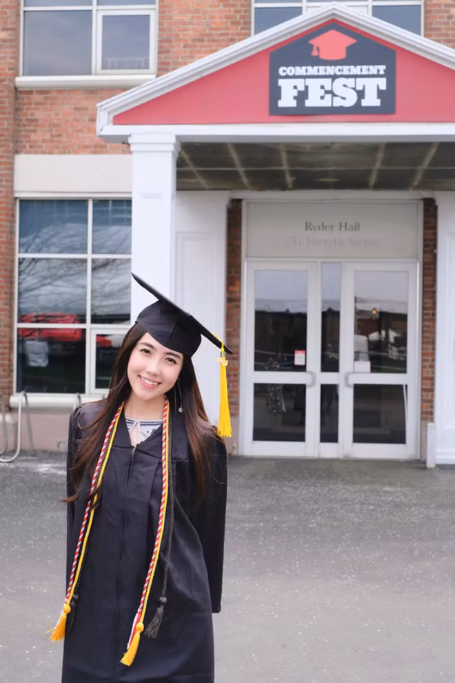 Mie Nguyễn (tên thật Nguyễn Hoàng My) bắt đầu trở nên nổi tiếng khi đăng quang Ngôi sao thời trang cùng Kelbin Lei.