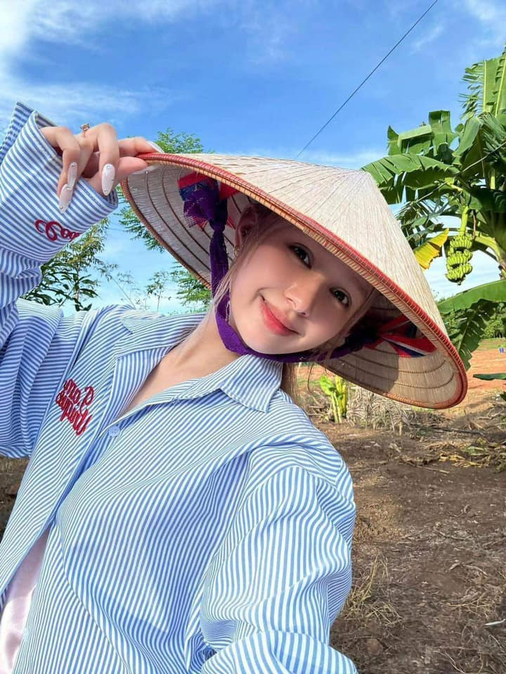 Có thể thấy cô nàng tỏ ra khá nhẹ nhàng và vui vẻ sau biến cố hôn nhân.