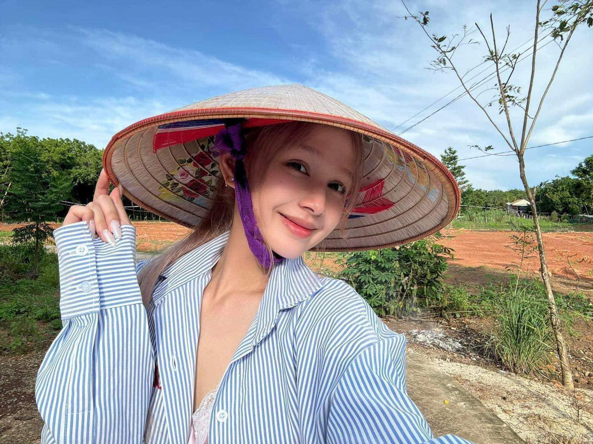 Xoai Non hoa co thon nu ve que chua lanh