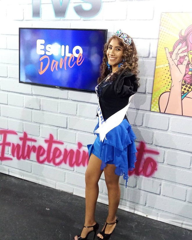 Nhiều khán giả theo dõi cuộc thi bày tỏ sự ngưỡng mộ trước ý chí vươn lên và tinh thần lạc quan của người đẹp 26 tuổi.