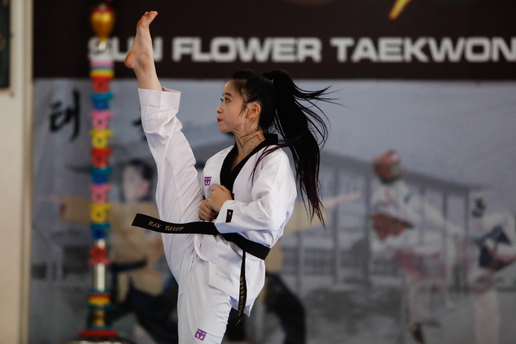 "Hãy nghĩ xem, chỉ cần mình bất chấp làm trái lệnh, đi lung tung, dính mầm bệnh có thể khiến những người thân bị lây nhiễm. Mình cho rằng mọi người đều nên nghiêm túc chấp hành để bảo vệ sức khỏe của bản thân cũng như những người mình yêu quý", Tuyết Vân bày tỏ.