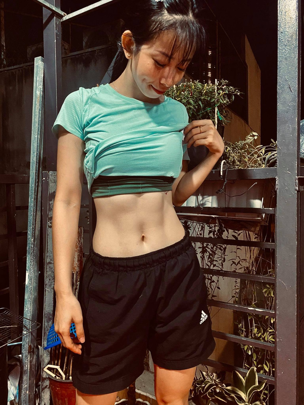 Đông đảo người theo dõi để lại bình luận khen ngợi và ủng hộ các bài tập hữu ích của cô. Nhiều người còn gọi vui 9X là "bà Vân vlog".