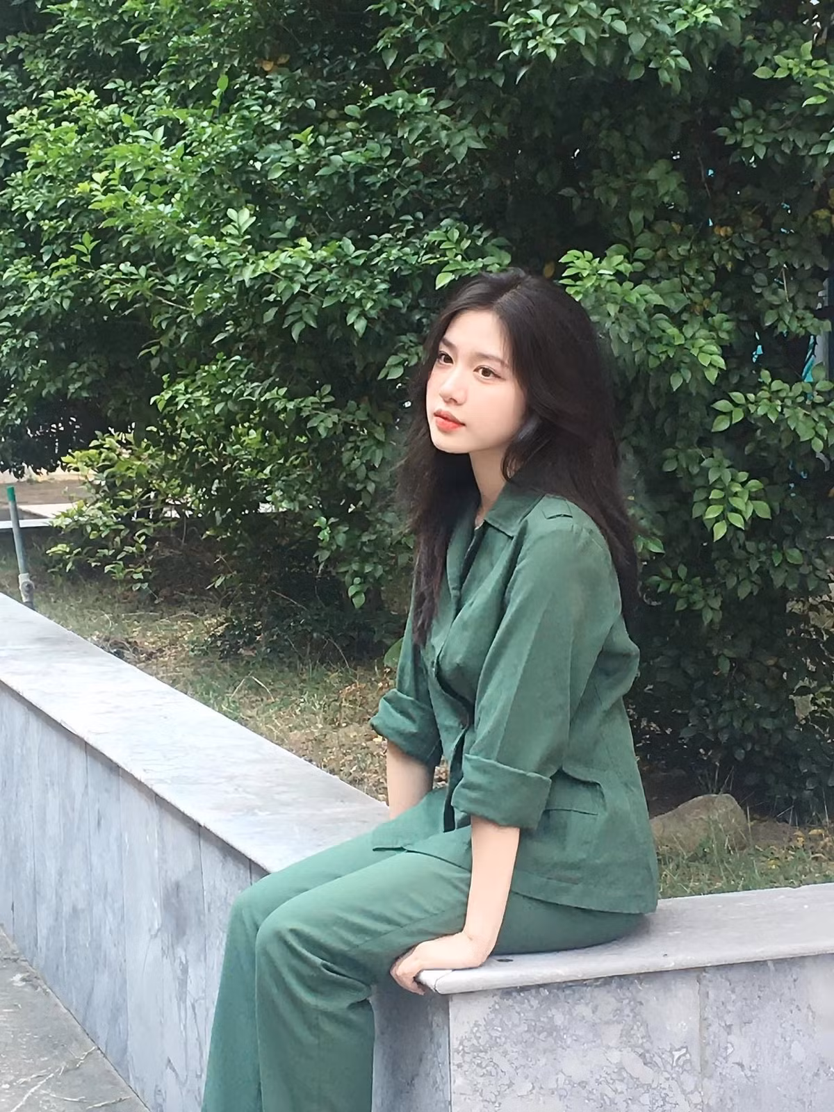 Ngay lập tức, netizen đã tìm ra danh tính của cô gái xinh đẹp này. Đó là Vũ Ánh Nguyệt, hiện đang học trường Đại học Kiến trúc.