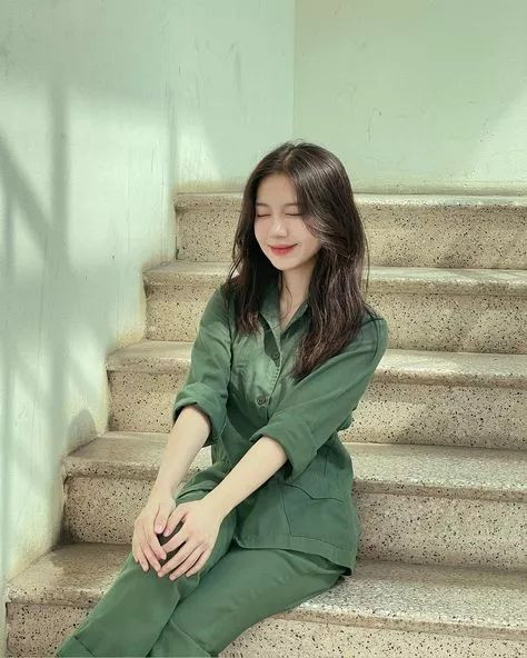 Ảnh chụp góc nghiêng cuốn hút của Ánh Nguyệt cũng được mọi người nhiệt tình "thả tim" và dành nhiều lời khen "có cánh".