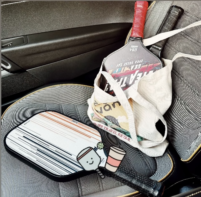 Bộ vợt của mẹ bỉm Linh Rin.