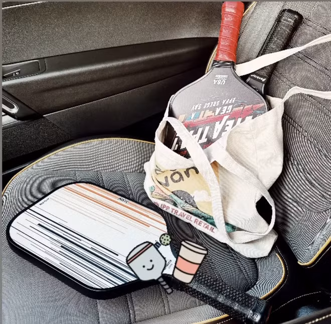 Bộ vợt của mẹ bỉm Linh Rin.