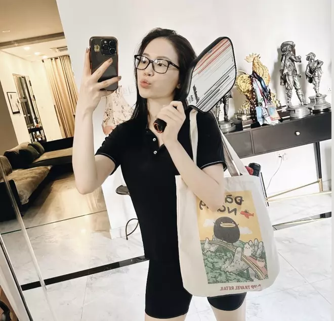 Trước đó, cô nàng cũng đã đăng tải hình ảnh chuẩn bị đủ "đồ nghề" để sẵn sàng gia nhập bộ môn thể thao nhập khẩu này.