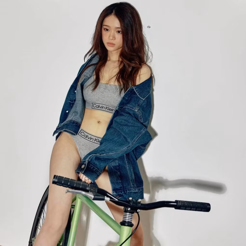 Không sở hữu chiều cao ấn tượng, tuy nhiên Linh Ka vẫn có vóc dáng khiến nhiều người mơ ước.