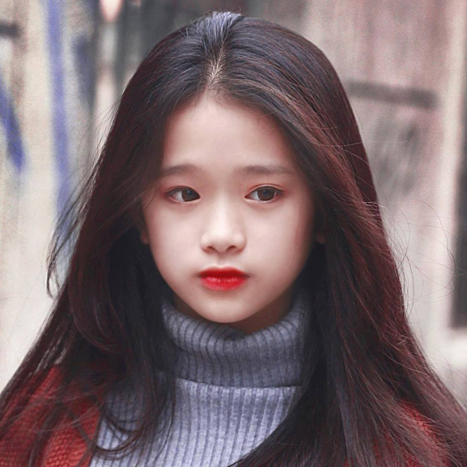 Linh Ka (tên thật Chu Diệu Linh, SN 2002, Hà Nội) được biết đến là người mẫu ảnh, diễn viên. Trước khi quyết định Nam tiến phát triển sự nghiệp nghệ thuật, cô từng vướng phải nhiều ồn ào.