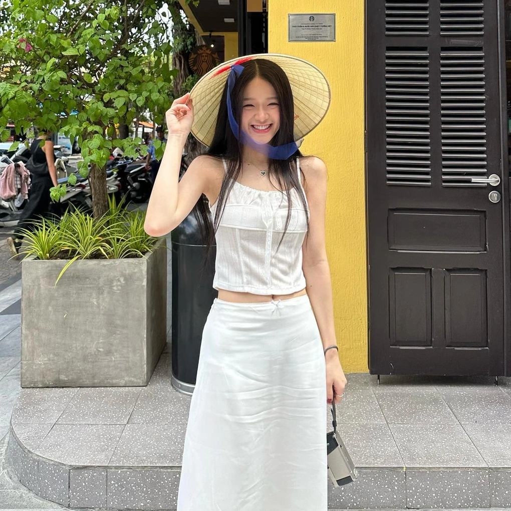 Hiện tại, nhờ việc hoạt động chăm chỉ và cố gắng, nàng hot girl ngày nào bị chỉ trích đã được khán giả đón nhận trở lại, cô thu hút lượng fan lớn trên các nền tảng mạng xã hội.