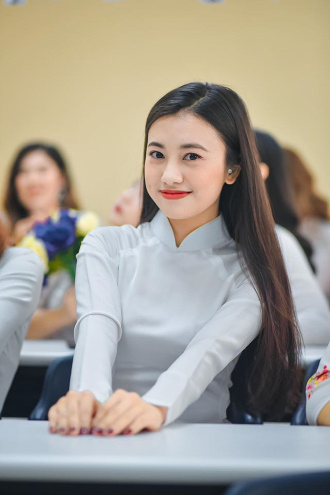 Xinh đẹp và có sẵn sự nổi tiếng, Thuý Quỳnh còn được biết đến với vai trò người mẫu ảnh.