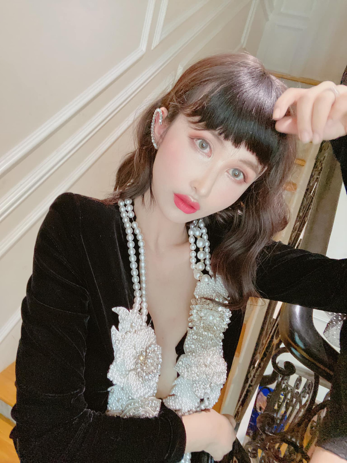 Nhiều người đặt ra nghi vấn liệu có phải mới đây, Mina Phạm đã đi tân trang lại nhan sắc hay không. Bởi cô được biết đến với khuôn mặt khá phúng phính chứ không gầy gò và dài như hiện nay.