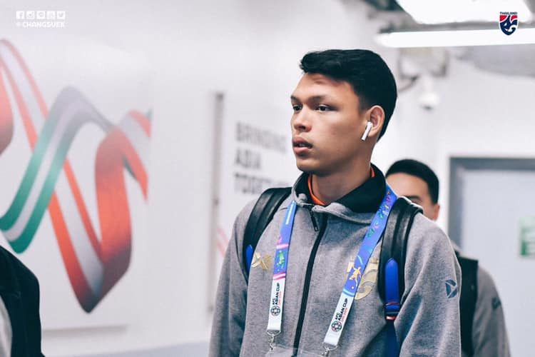 Nam cầu thủ sinh năm 1998 từng được bóng đá Thái Lan ca ngợi là "thần đồng", "ông chủ sân cỏ". HLV Milovan Rajevac từng cho biết: "Supachai có tài năng cực kỳ xuất chúng.Thai League là nơi các tiền đạo nguy hiểm nhất đều là những cầu thủ ngoại nhưng cậu ấy vẫn chứng minh được khả năng của mình. Supachai là một tài năng lớn và tương lai tươi sáng đang chờ".