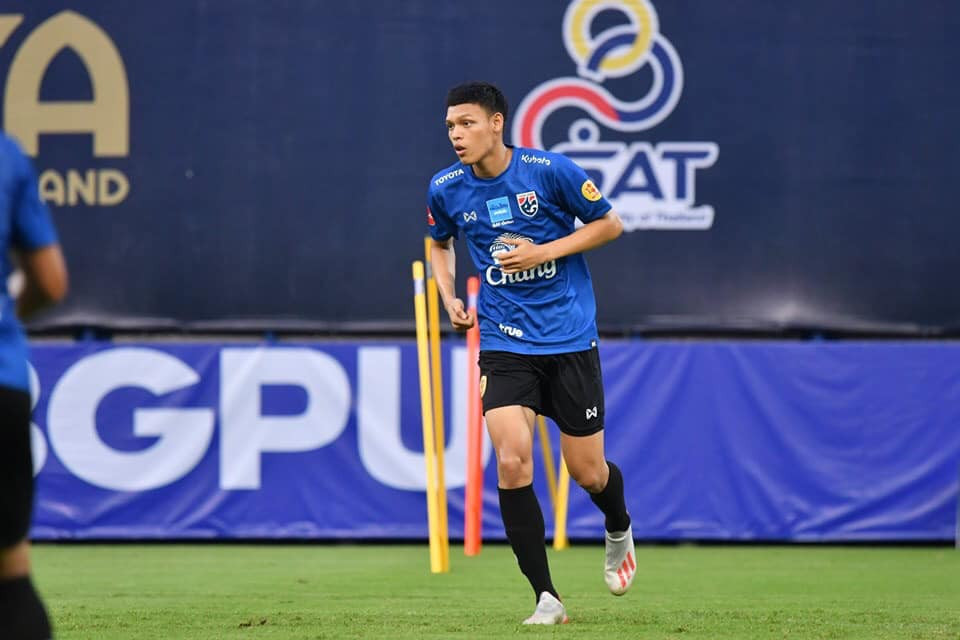 Ở trận thua 0-4 của U23 Thái Lan trước U23 Việt Nam tại vòng loại U23 Châu Á 2020, tiền đạo Supachai (SN 1998) đã phải nhận thẻ đỏ trực tiếp vì hành vi đấm thẳng mặt trung vệ Đình Trọng.