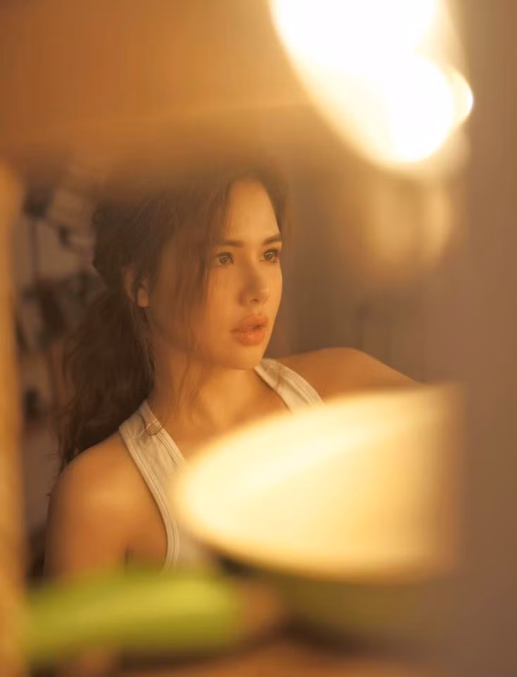 Sinh năm 1990, cô nàng sở hữu nhan sắc trẻ trung hơn nhiều so với tuổi thật.