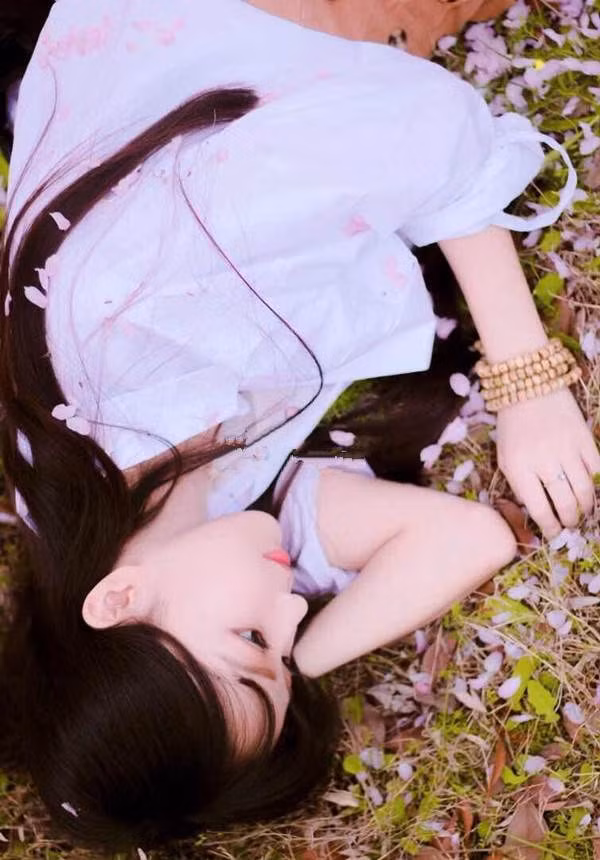 Xem thêm một số hình ảnh khác của cô nữ sinh xinh đẹp.